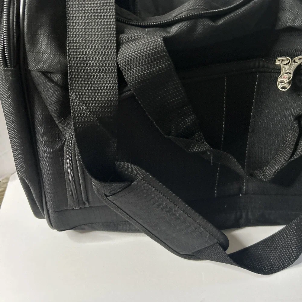 5 Cities 18x12x8 in Duffle Bag BlackCabin Friendly Lightweight Adjustable Straps